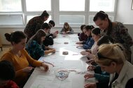 Žiaci spojenej školy internátnej sa učili pliesť náramky makrame - IMG_1591